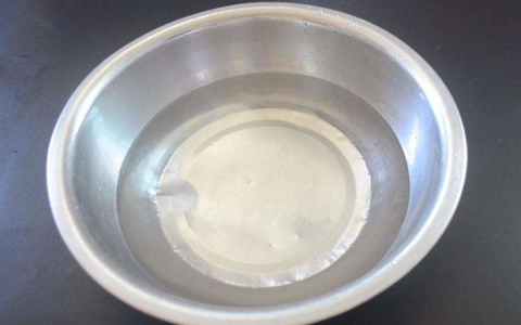 甲醛溶于水，难道家里面放盆水就可以除甲醛了吗？